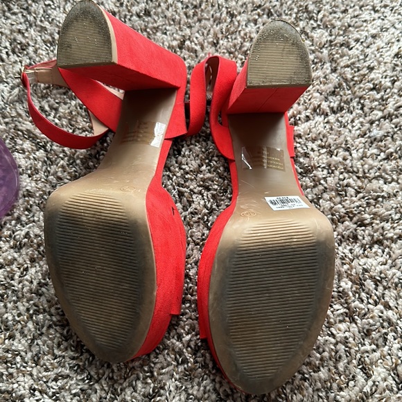 Red heels - Picture 4 of 4